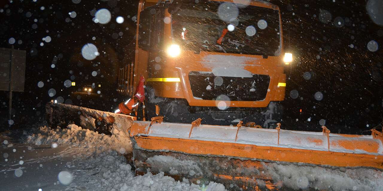 Konya’yı Antalya’ya bağlayan geçitte kar sürprizi! 5 santime ulaştı