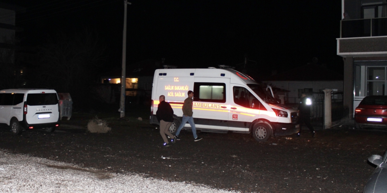 Annesinin erkek arkadaşını bıçakladı, ikinci saldırıyı polis böyle önlendi