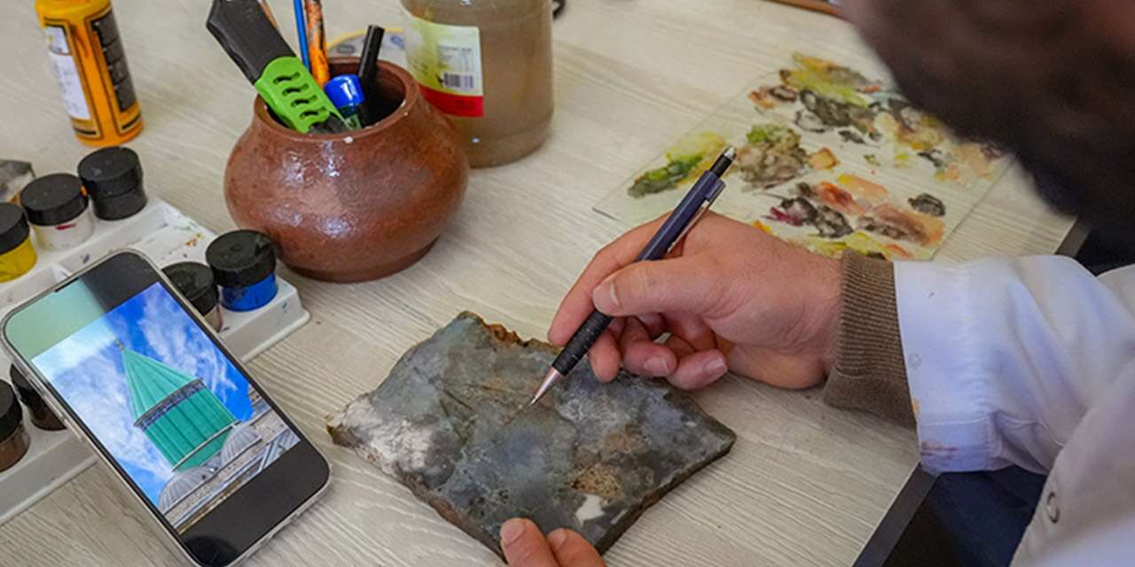 Konya'nın Yeşil Kubbe'si yarı değerli taşa resmedildi