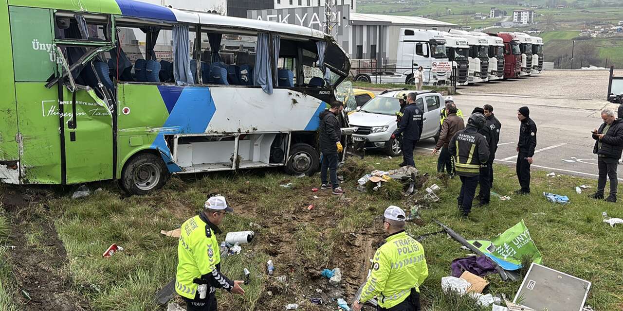 Öğrencilerin bulunduğu midibüs kaza yaptı! Çok sayıda yaralı var