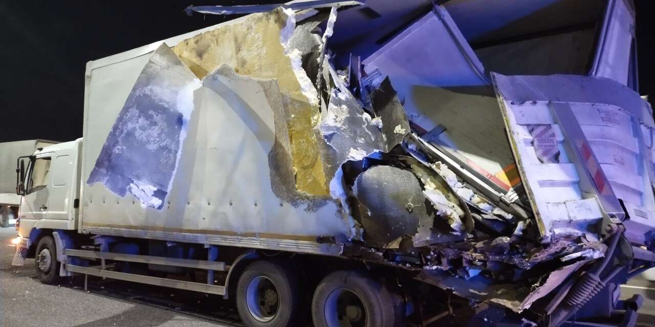 TIR, yolcu otobüsü ile çarpıştı! 10 yaralı var