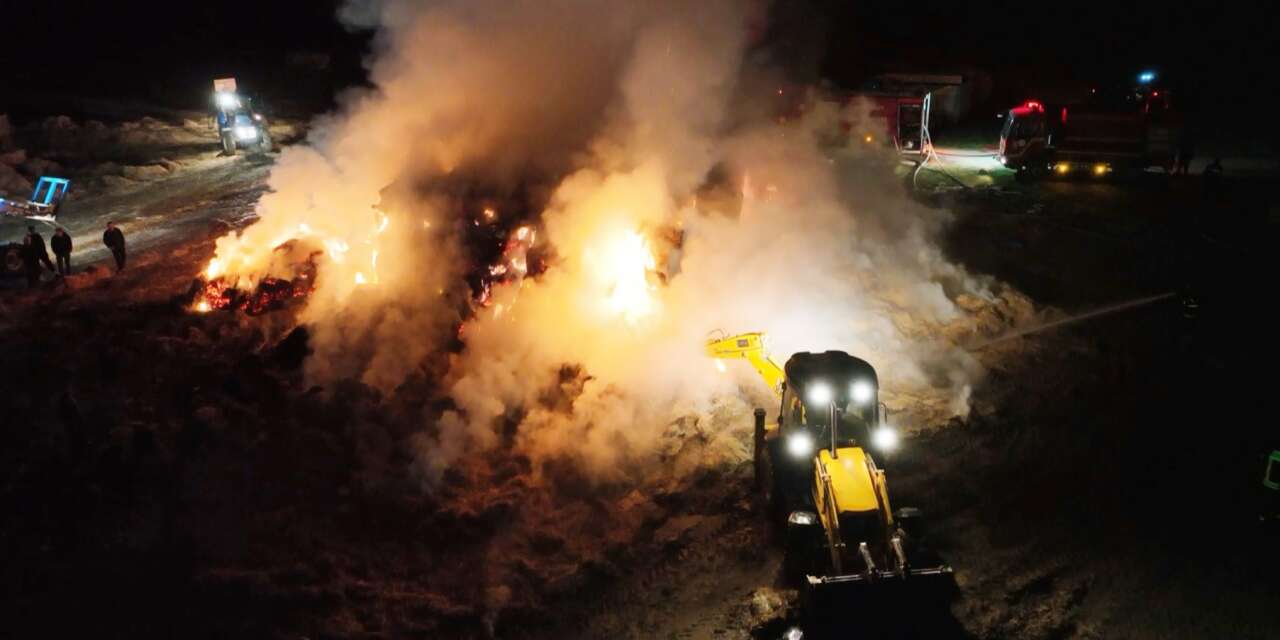 Mandırada korkutan yangın! 70 ton saman kül oldu