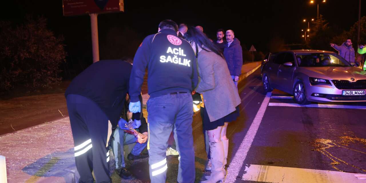 Yardım için durdukları sürücüyü dövdüler