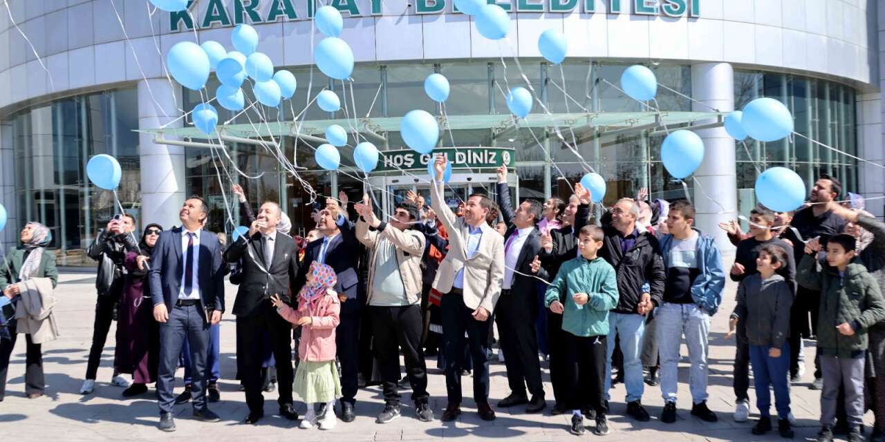 Konya’da otizm farkındalığı mavi balonlarla anlam buldu