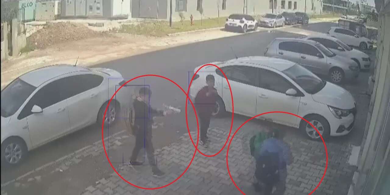 11 yaşındaki çocuklar ellerindeki silahla haraç kesti