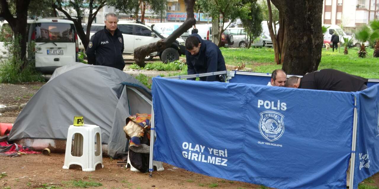 Parktaki çadırda şüpheli ölüm! Cebinden çıkan kart dikkat çekti