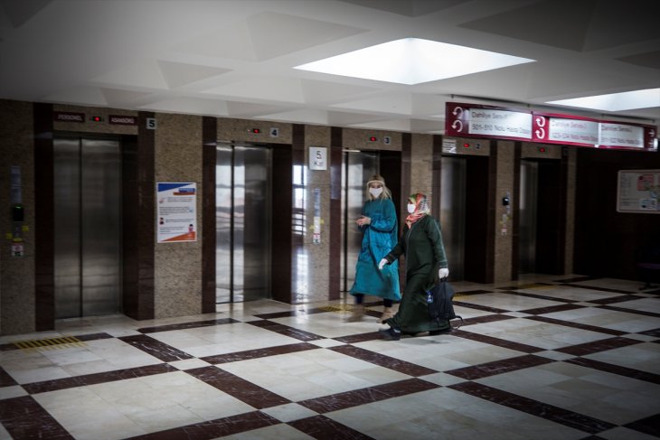 Konya'da koronavirüsü yenen 55 yaşındaki hipertansiyon hastası taburcu edildi