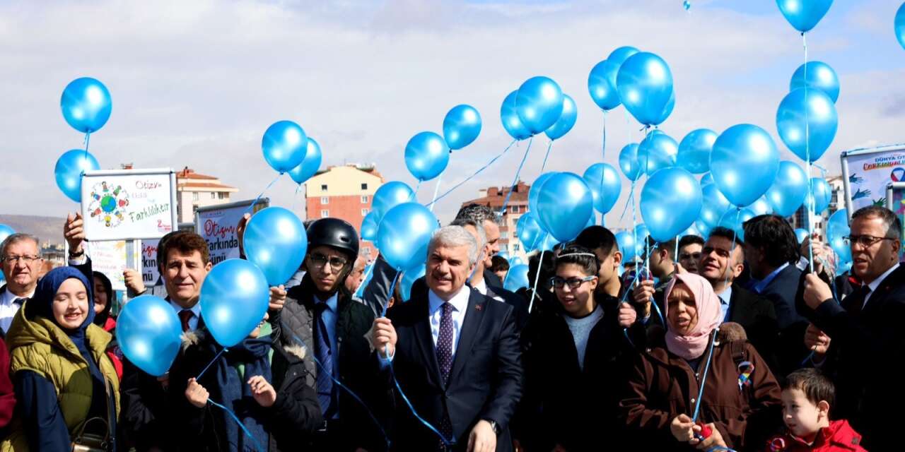 Konya’da otizm farkındalığı gökyüzüne taşındı