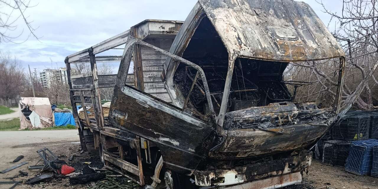 Konyalı pazarcının tüm birikimi bir gecede kül oldu