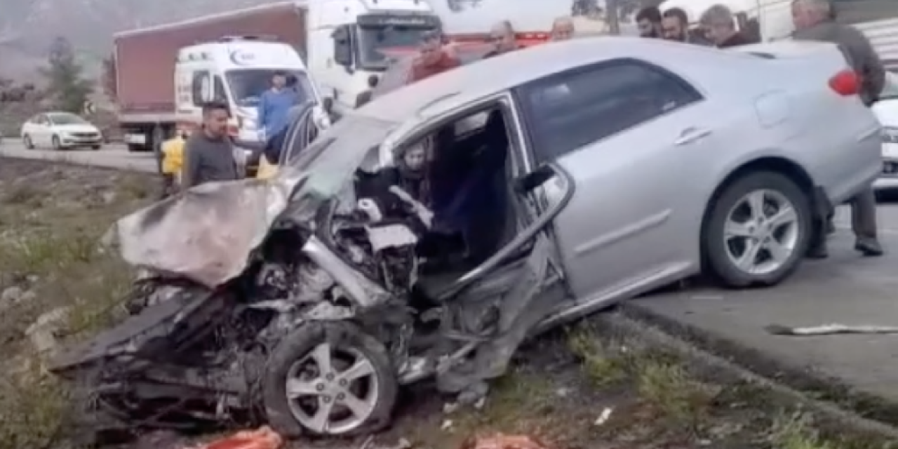 Konya plakalı TIR ile otomobil çarpıştı! Yaralıların yardımına ekipler koştu