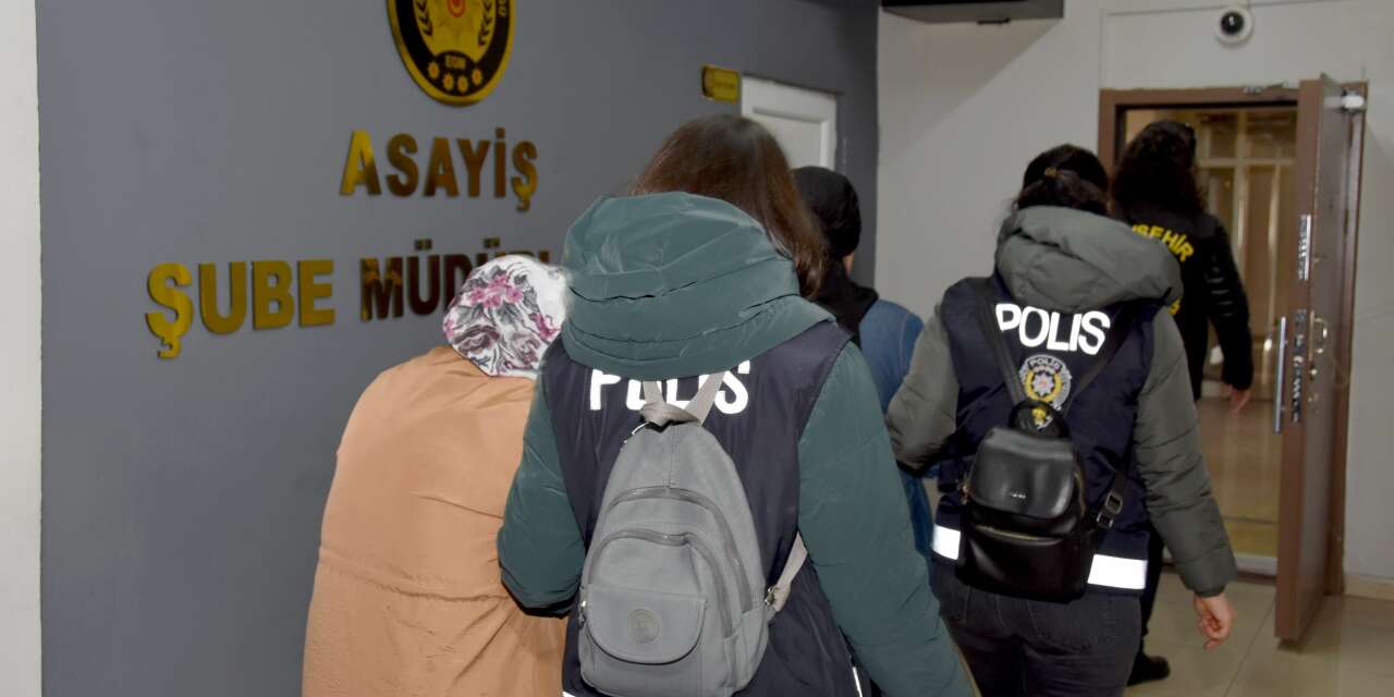 Fuhşa aracılık operasyonunda 8 gözaltı