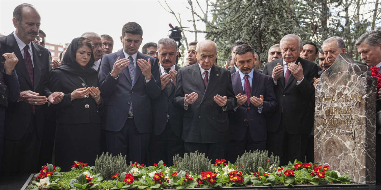 Beştepe’de duygusal anlar! Bahçeli Türkeş’i andı