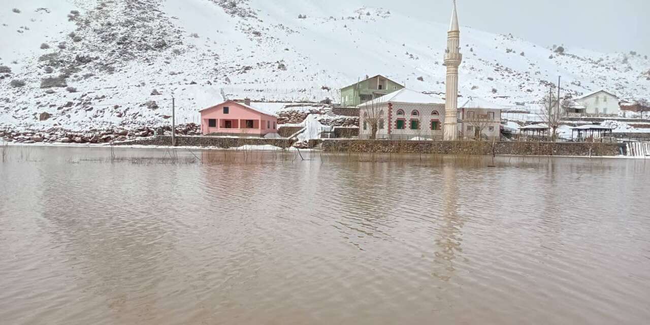 Nisan ayında kar, Konya’nın yaylalarını beyaza bürüdü