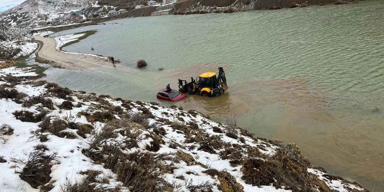 Konya’da yayla yolu göle döndü! Ekipler mahsur kalan aile için seferber oldu