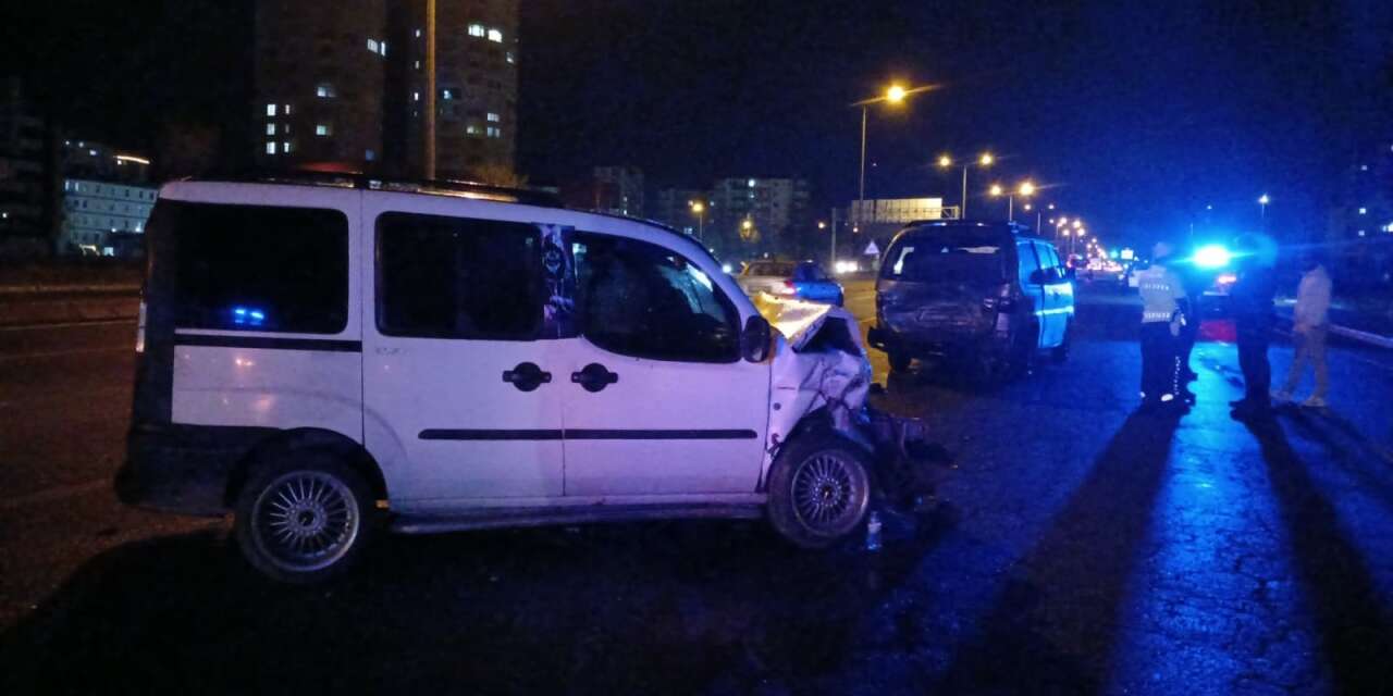 Arızalanan minibüs kazaya neden oldu! 1’i bebek 6 yaralı var