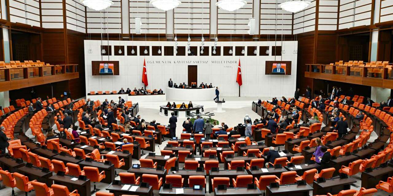 Mecliste yeni haftanın ilk gündemi doğum izni ve sosyal medya