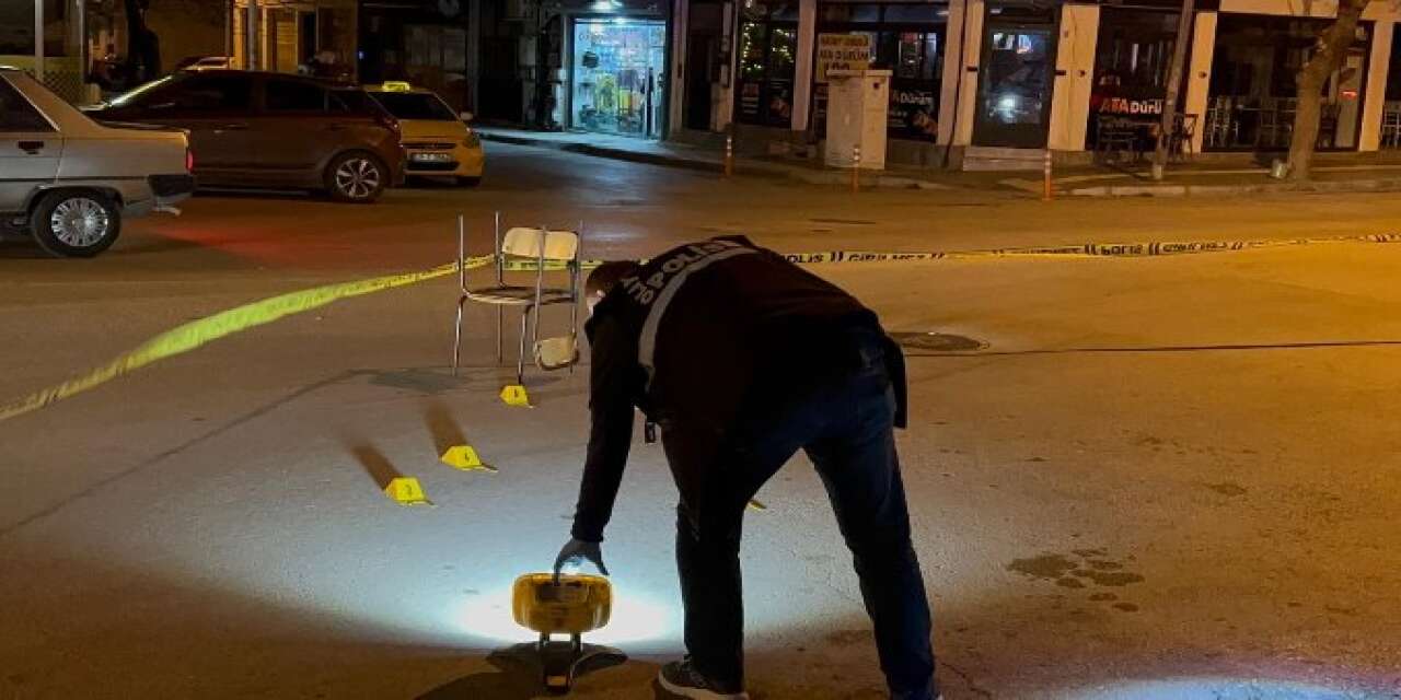 Cami önünde kurşun yağmuruna tutuldu