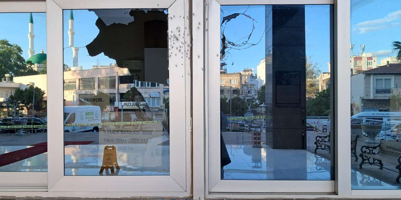 Belediye binasına silahlı saldırı