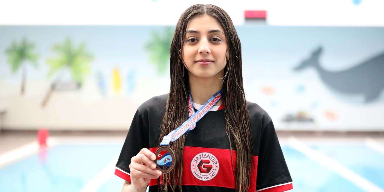 Korkusunu yenmek için yüzmeye başladı! Konya’da Türkiye 3’üncüsü oldu