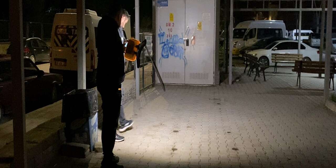 Genç kızlar aynı erkek için birbirini bıçakladı