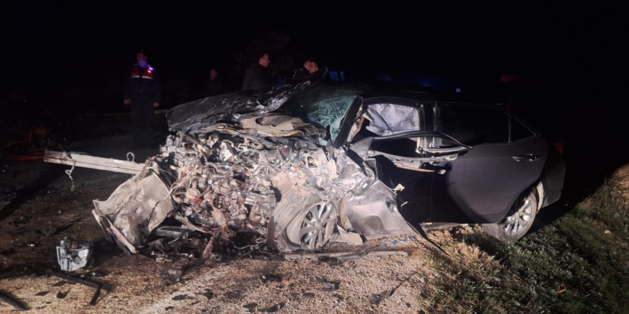 Kaymakam, makam aracıyla kazaya karıştı!  1 ölü, 2 yaralı var