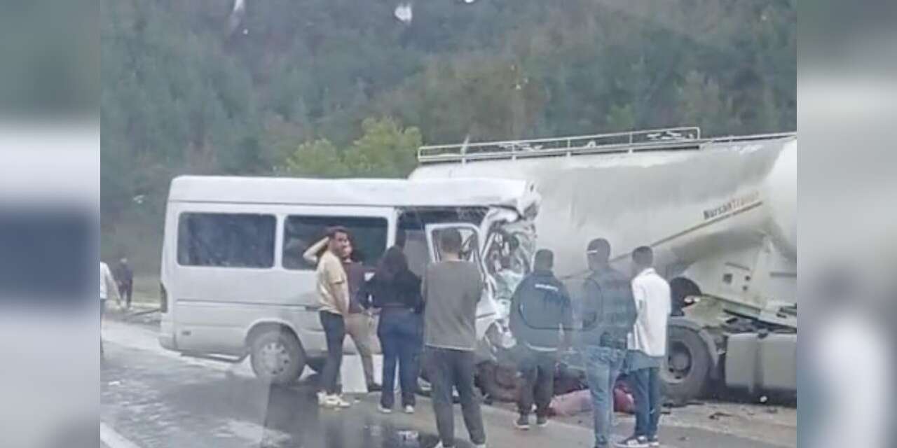 Antalya-Isparta yolunda feci kaza! 7 kişi hayatını kaybetti