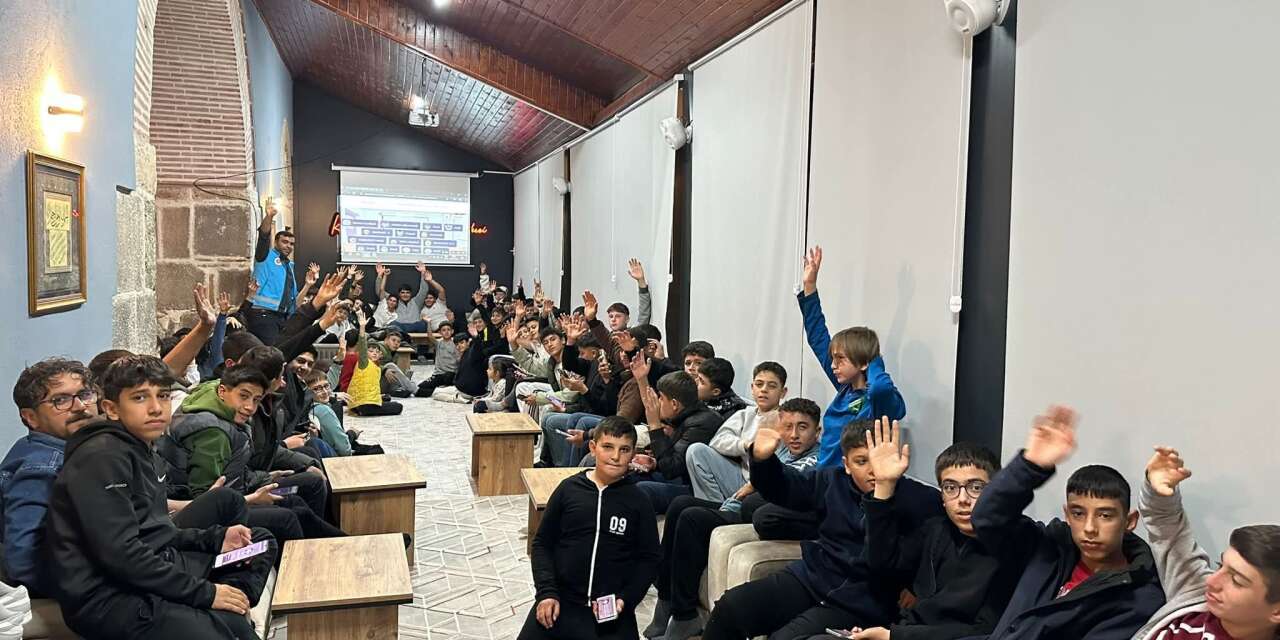 Konya’da gençlerin 21 haftalık manevi yolculuğu tamamlandı