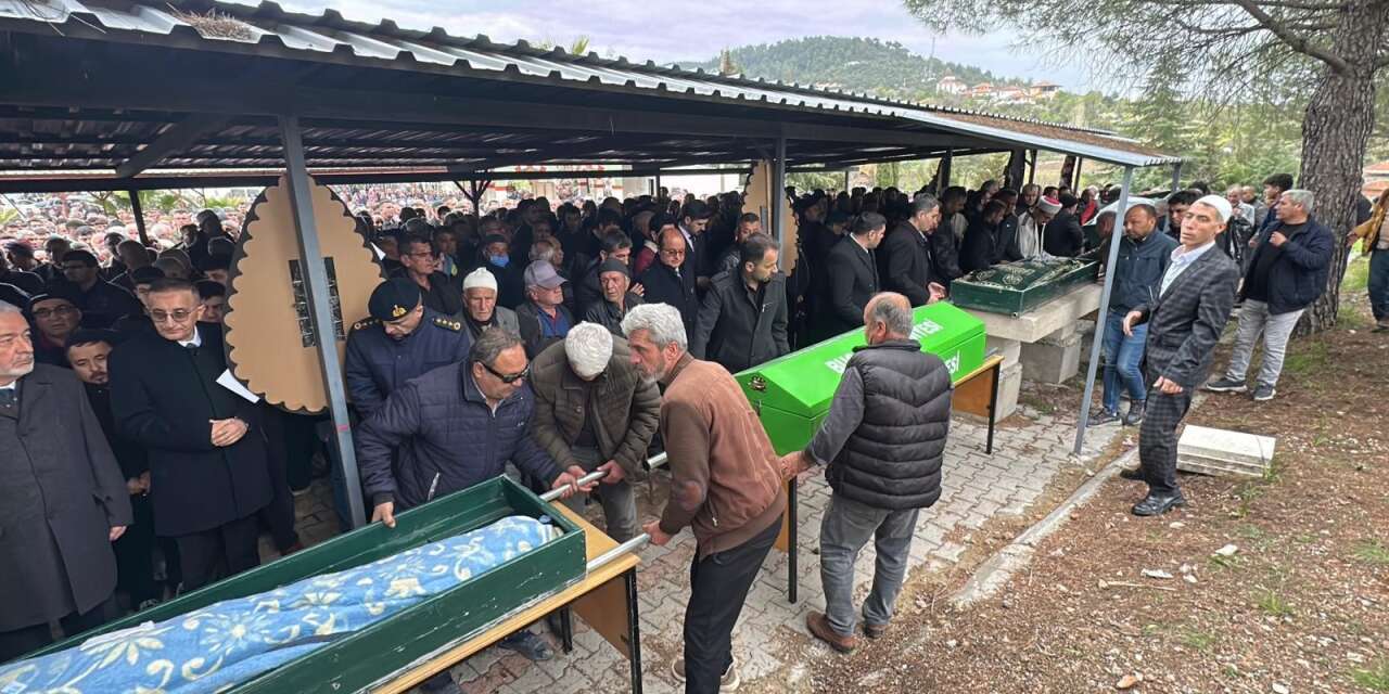 Ekmek parası peşindeyken kaza kurbanı olan 7 kişiye yürek yakan veda