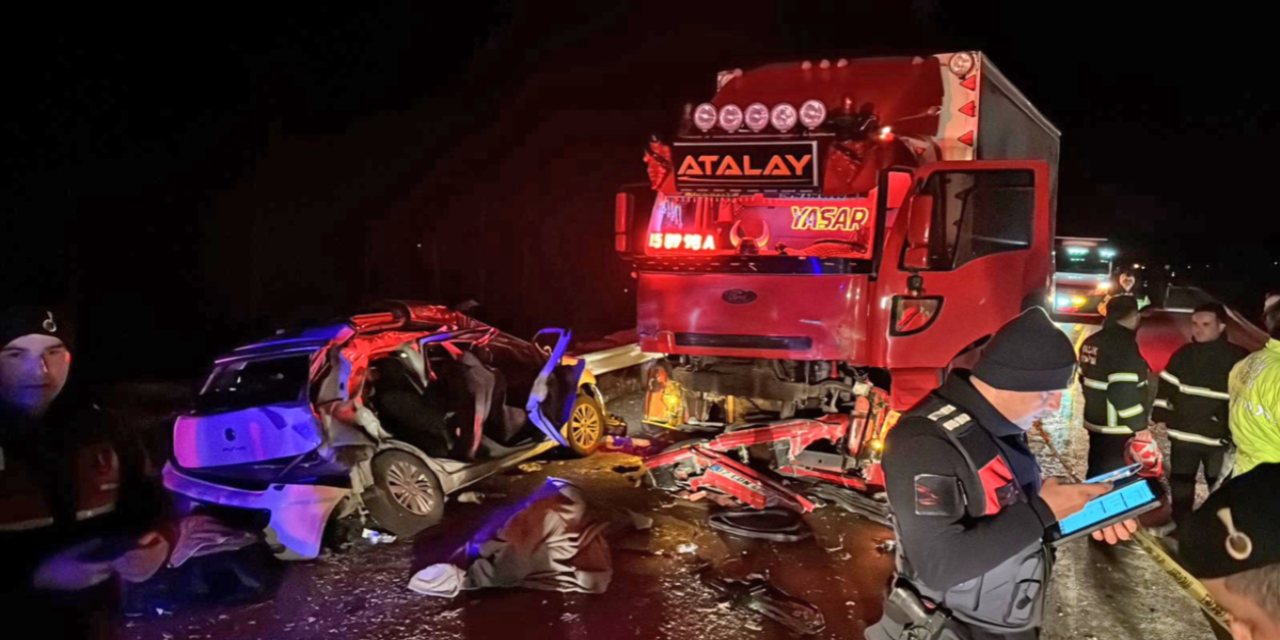 Yürek yakan kaza! Anne, kazada çocuklarını korumak isterken öldü