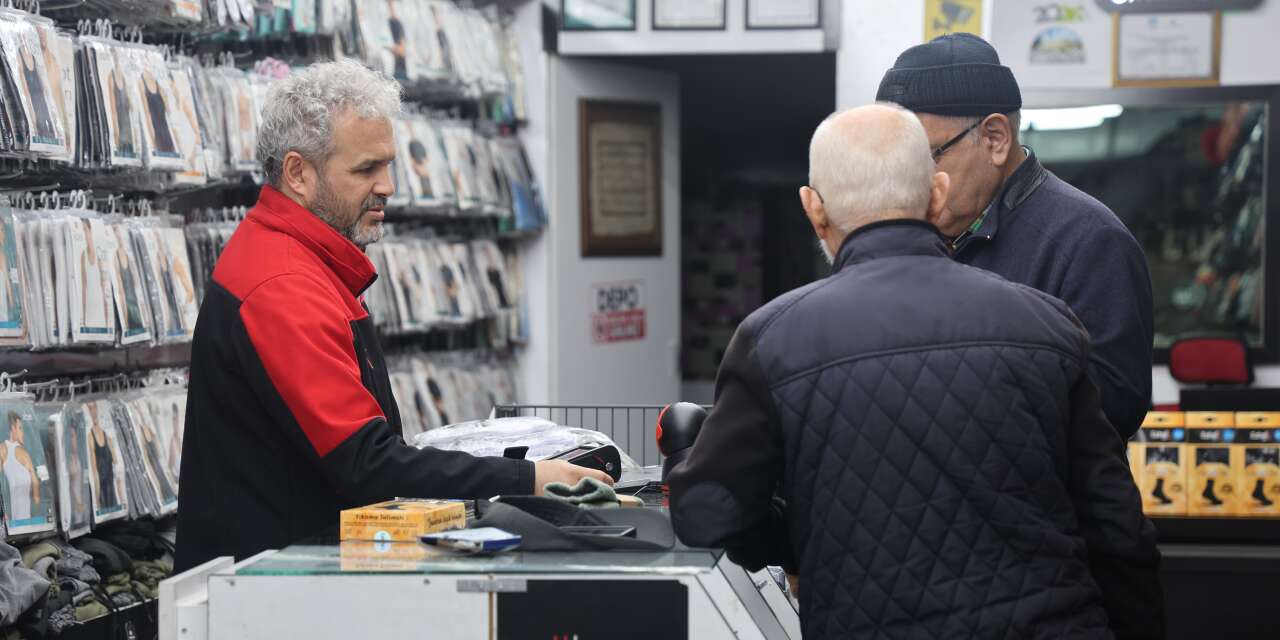 Konya’da soğuk hava esnafın yüzünü güldürdü