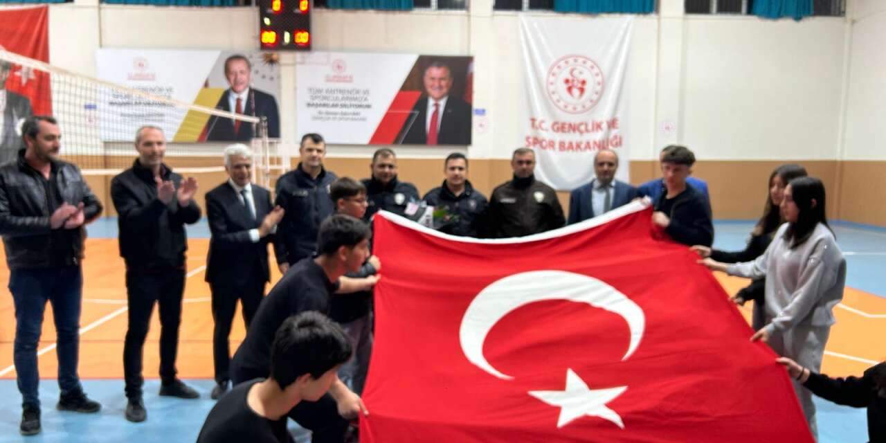 Konya’da maçta kavga ihbarına giden polisler kutlamanın ortasına düştü