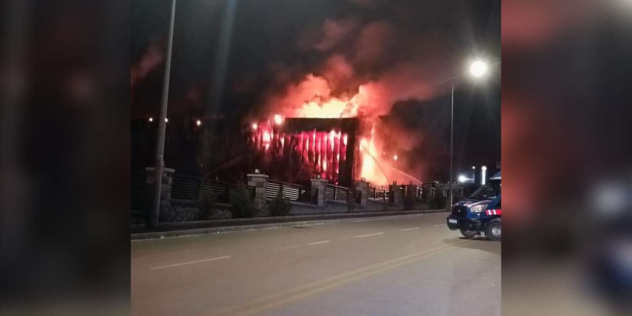 OSB’deki kimya fabrikası alevler içinde kaldı, ekipler seferber oldu
