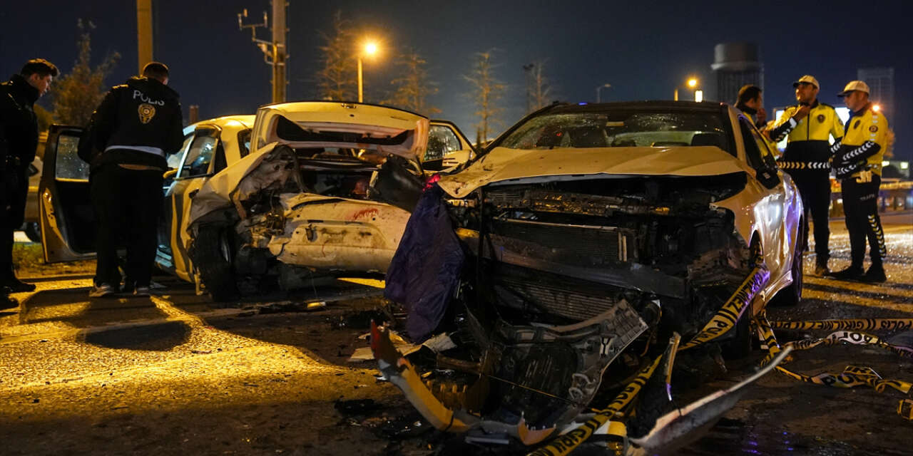 Emniyet şeridinde aracından indi, canından oldu