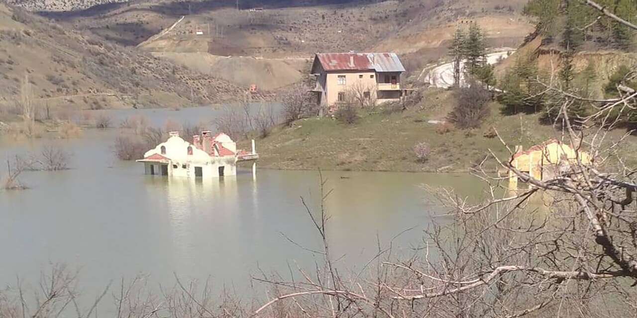 Konya’da koca bir mahalle sular altında kalıyor, hatıralar da birer birer kayboluyor