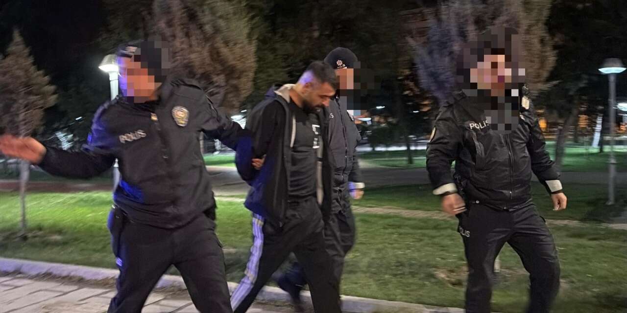Polisi görünce kaçtı! Sebebi yola fırlattığı kağıtta çıktı