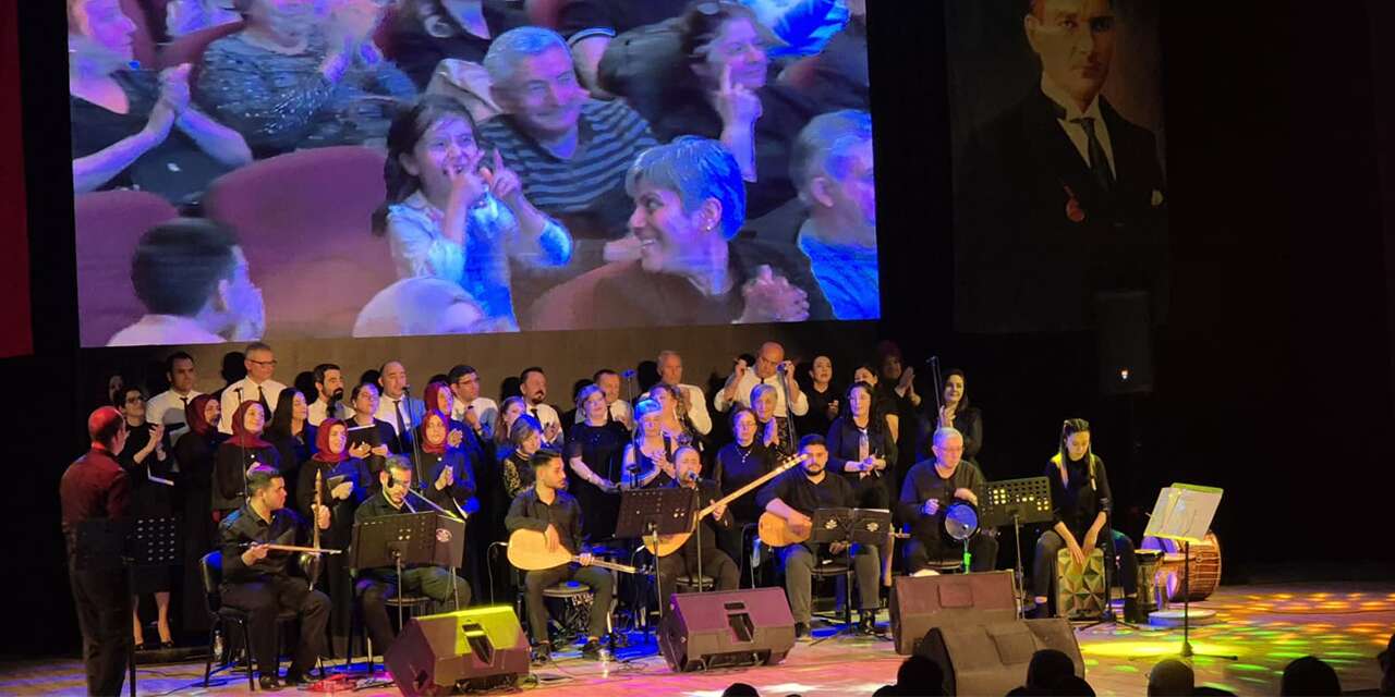 Konya Akşehir Türkü Topluluğu ilk konserinde büyük beğeni topladı