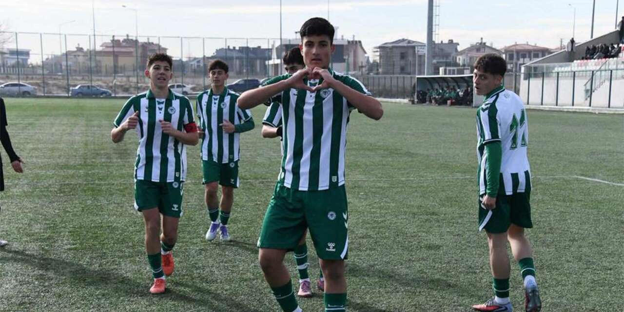 Konyaspor’un genç yıldızı 37 golle gol kralı oldu