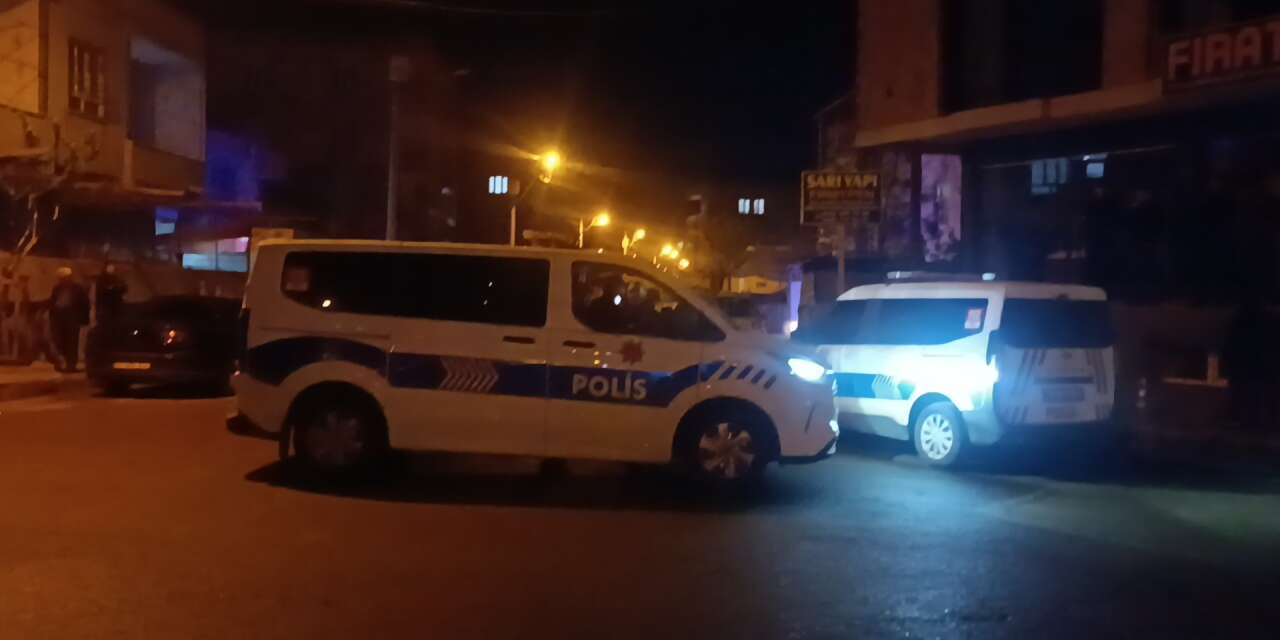 Sokak ortasında silahlı çatışma çıktı! Yaralılar var