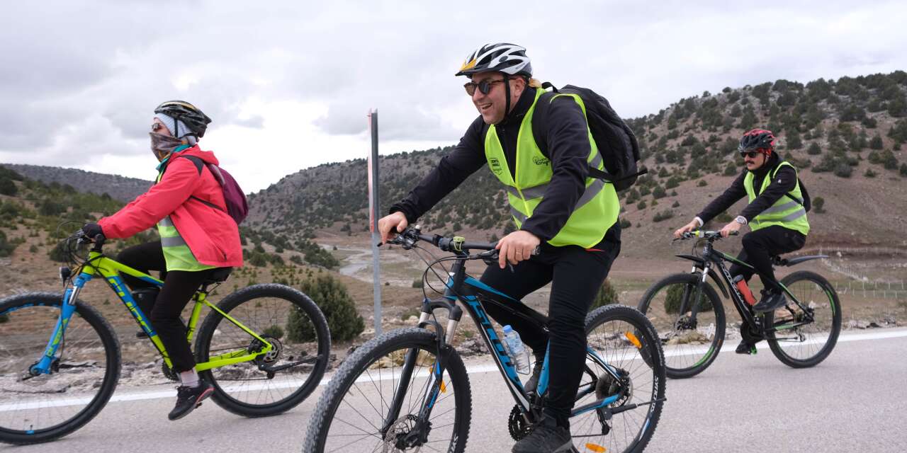 Konya’da bisikletçiler tarihe ve doğaya doğru pedal çevirdi