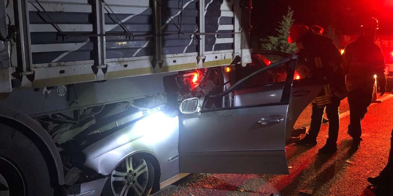 Muhtar park halindeki TIR’a çarptı! Ekipler seferber oldu