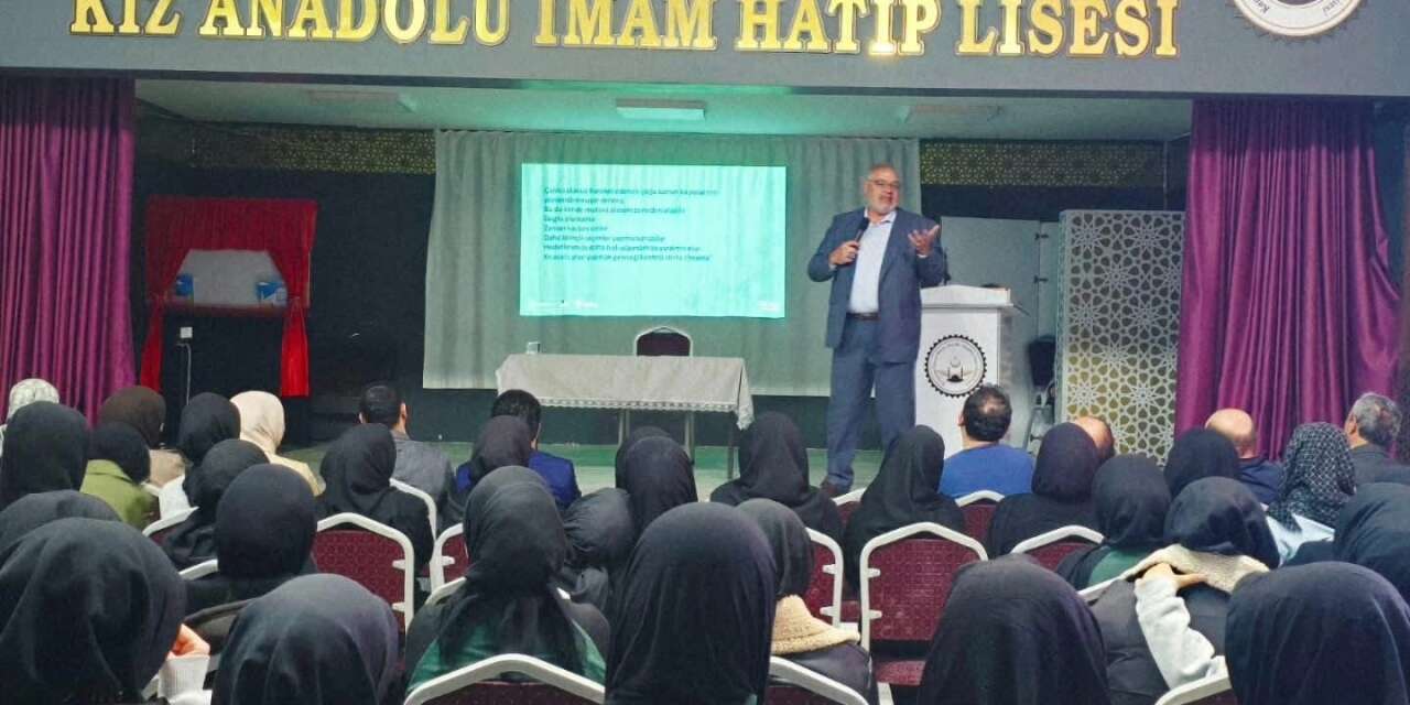 Konya’daki Bilim Söyleşileri, akademisyen ve öğrencileri bir araya getirdi