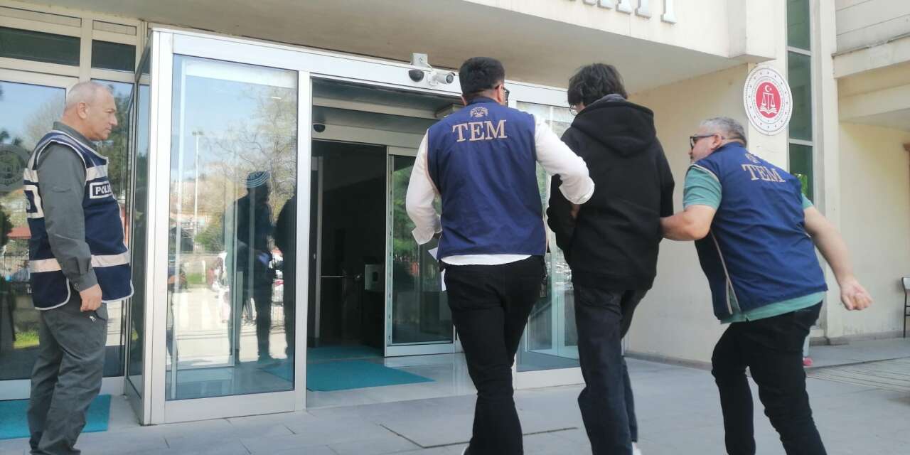 Başka bir okulda daha saldırı alarmı! 1 öğrenci gözaltına alındı