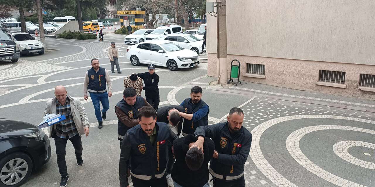 Konya’da zehir tacirlerine operasyon! 3 kişi tutuklandı