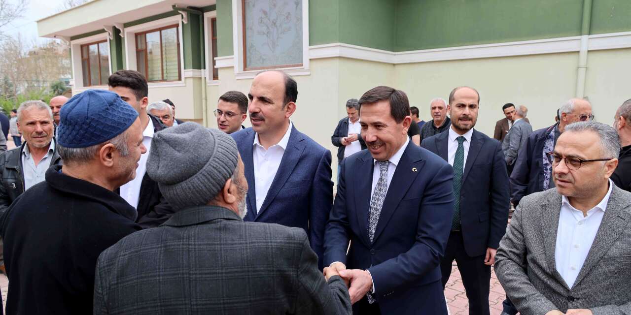 Başkan Altay ve Başkan Kılca, Cuma namazını İstiklal’de kıldı