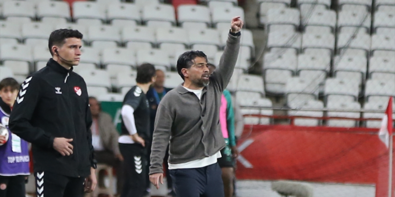 İlhan Palut’tan Konyaspor’da disiplin vurgulu galibiyet yorumu