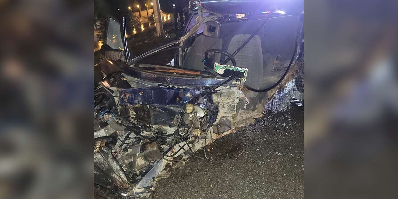 Bariyere çarpan otomobil bu hale geldi, sürücüsü öldü