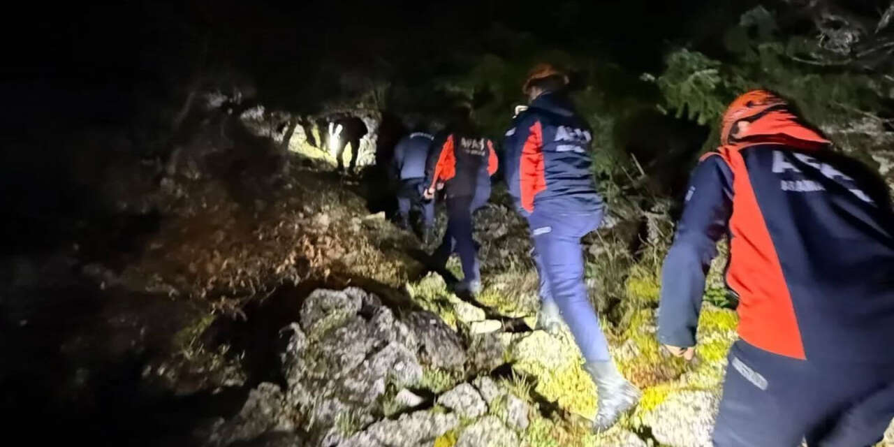 Ekipler zamanla yarıştı! Konya’da dağlık alanda gece yarısı kurtarma operasyonu