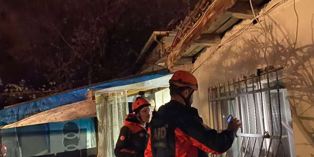 Konya’da evin çatısı çöktü, bir kişi göçük altında kaldı