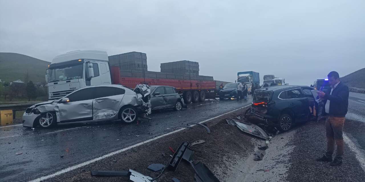 Aksaray’da yolcu otobüsü 10 araca çarptı! Çok sayıda yaralı var