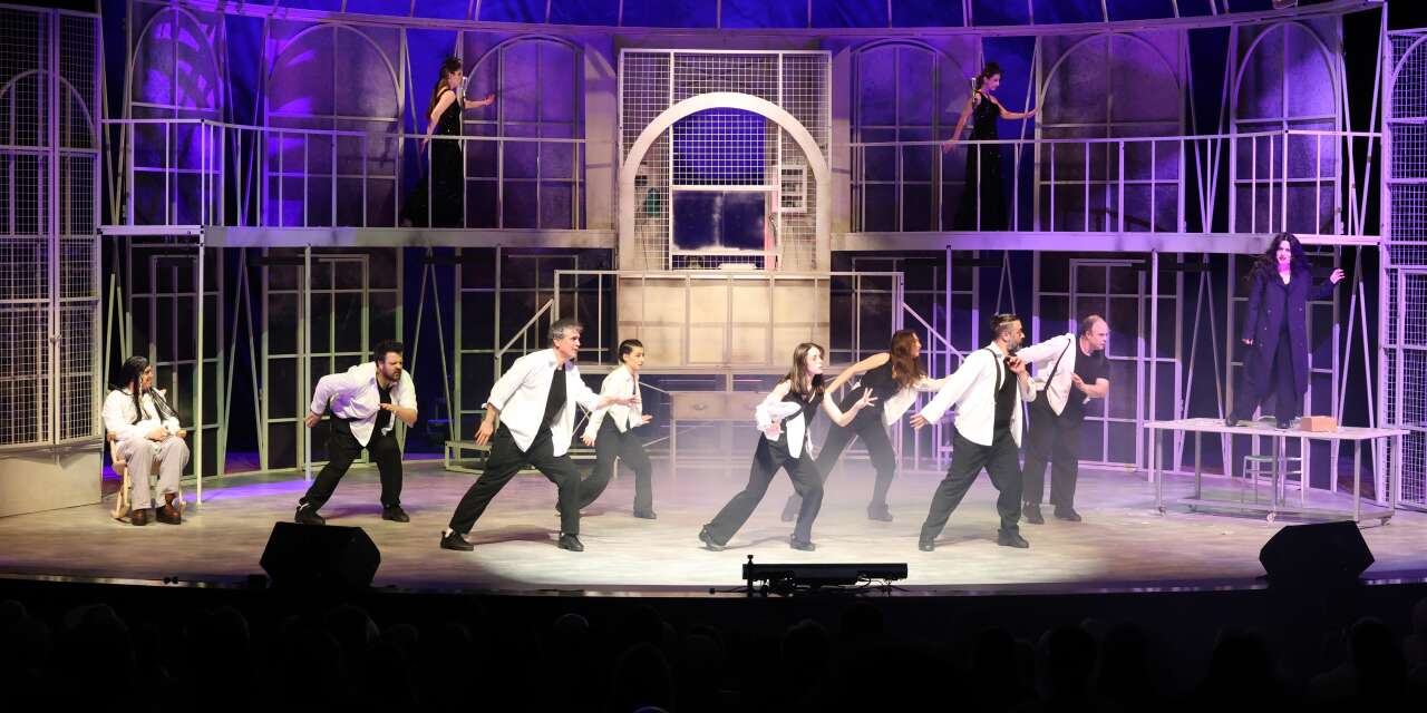 Konya Şehir Tiyatrosu’nun yeni oyunu seyirciden tam not aldı